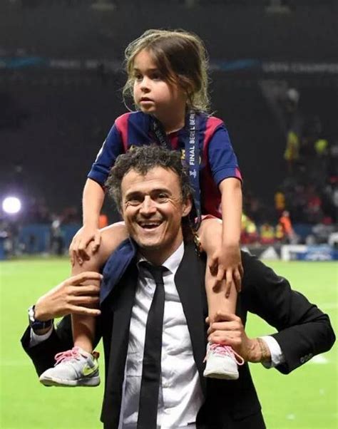 Soccer star luis enrique's daughter, 9, dies of bone cancer: mesqueunclub.gr: Luis Enrique with his daughter Xana ...