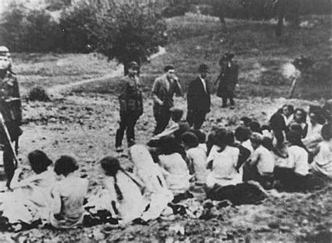 老照片：纳粹蹂躏犹太妇女的惊天暴行中天飞鸿