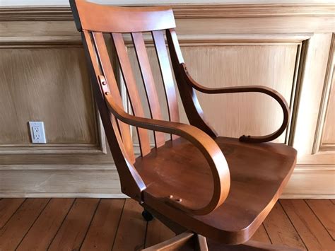Browse ethan allen collection of dining room chairs on amazon including armchairs, side chairs, wood seats, upholstered seats, and benches in a variety of styles. Classy Ethan Allen Country Colors Office Chair On Casters