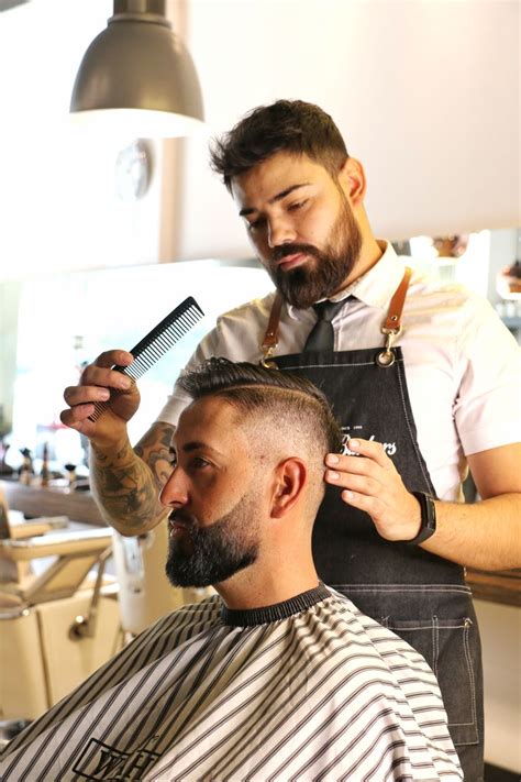 Lords Barbers Peluquer A Barber A En Elche Barber Shop Para Hombres Lords Barbers