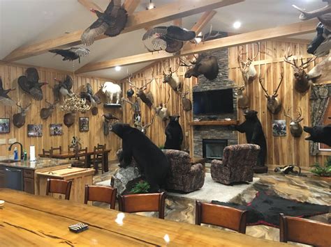 Pin By Jhwomble On Trophy Room Hunting Room Decor Hunting Man Cave
