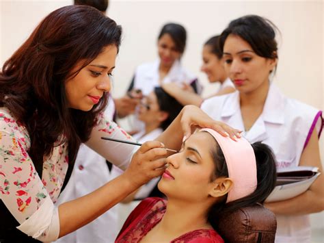 Beauty parlor bedeutung, definition beauty parlor: Join Beauty Parlour Classes for Advanced Course in ...