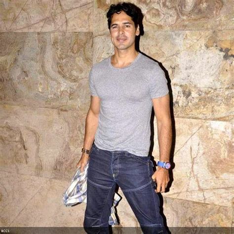 Dino morea was born on december 9, 1975 in bangalore, karnataka, india. Dino Morea Six Pack Body | Love ur Life & ur World