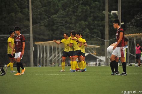 ソッカー（男子） 全員サッカーで掴んだ4年ぶりの悲願！荒鷲軍団が伝統の一戦を制す！ 第11節 Vs早大 Keio Sports Press