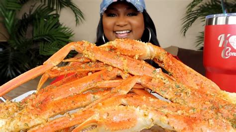 Giant Snow Crab Legs Seafood Boil Mukbang Garlic Butter Youtube