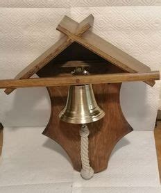 Die kronenhenkel, verzierungen, reliefe und ornamente sollen in einem guss mit der glocken entstehen. Catawiki Online-Auktionshaus: Lovely ship's bell with bell ...