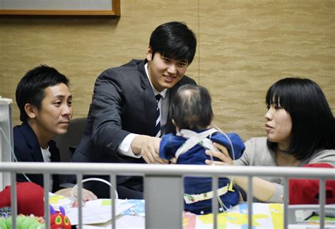 Shohei ohtani is seen with his father toru during a kindergarten sports day in this photo provided by toru ohtani. Baseball star Ohtani encourages ailing boy Shohei, his parents