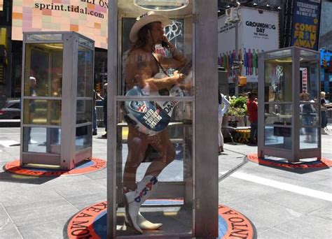 Cabinas telefónicas en Times Square cuentan historias reales de inmigrantes Publimetro Chile