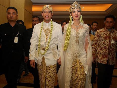 Pernikahan Nia Ramadhani Dan Ardi Bakrie Background Artis Indonesia