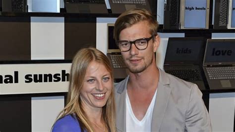 Klaas heufer umlauf eskaliert im sommerurlaub özil horst ullrich late night berlin prosieben. Joko Winterscheidt: Das ist seine hübsche Freundin Lisa