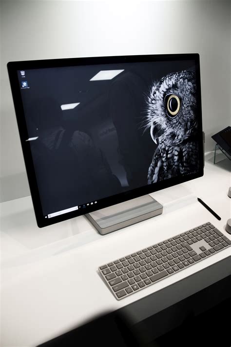 The surface studio 2 is clearly aimed at professional artists and designers. Surface Studio 2モニター当選!間もなく1カ月間モニター開始、実機レビュー予定なのでチェックを ...