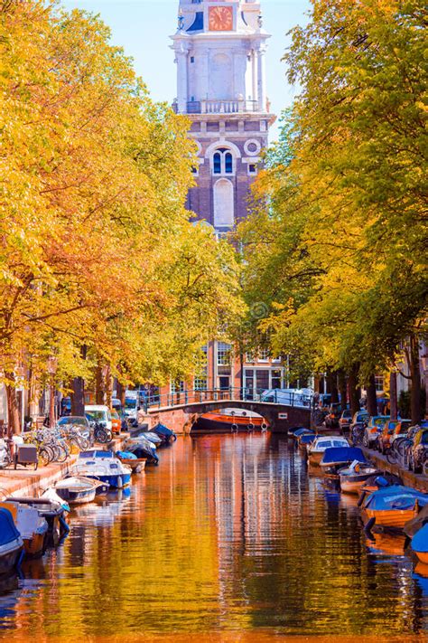 Mooi Kanaal In De Oude Stad De Provincie Van Van Amsterdam Nederland