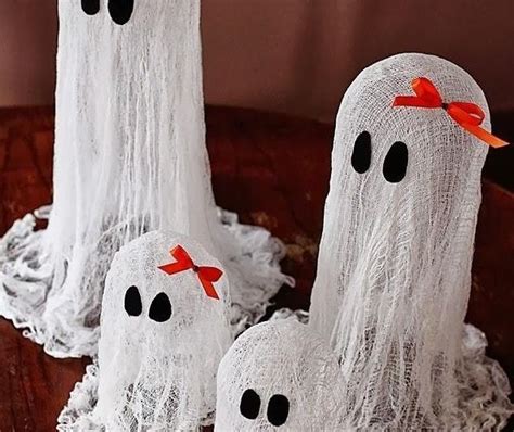Last Minute Homemade Halloween Decoration Cute Ghosts Halloween Table