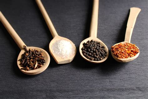 La fase di attacco della dieta dukan si basa su un regime alimentare iperproteico che di fatto elimina intere categorie di alimenti, come carboidrati, frutta, verdura e zuccheri. Dukan attacco: prima fase dieta dimagrante