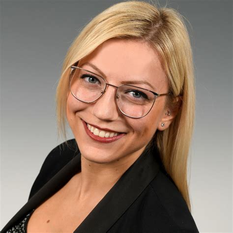 Die unternehmensgruppe mit firmensitz in stuttgart ist als bestandshalter, projektentwickler und bauträger sowie als dienstleister für dritte tätig und bewirtschaftet mit ihren. Daniela Roccia - Werkstudentin - Mercedes-AMG GmbH | XING