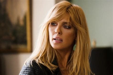 ‘yellowstone Kelly Reilly Reveals She Picked Out ‘that Beth Dutton Gold Dress From Season 4