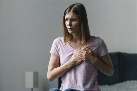 هل الغدة الدرقية تسبب ألم في الثدي