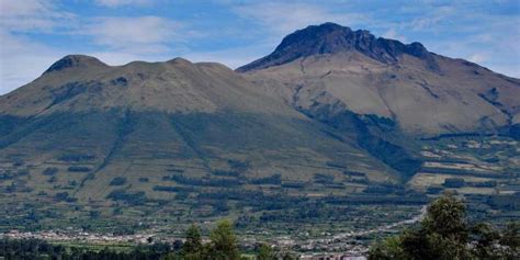 Imbabura Volcano Ecuador Travel Information Location Planetandes