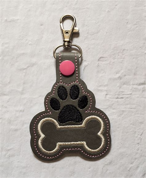 Dog Lover Key Fob Paw Print Keychain I love My Dog Key Fob | Etsy | Paw keychain, Paw print ...