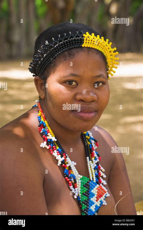 Ritratto Di Ragazza Zulu Kwazulu Natal Sudafrica Foto Stock Alamy