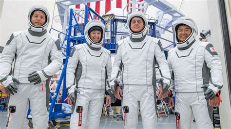 4 Astronauts Dock At Iss On Recycled Spacex Capsule Abc7 Los Angeles