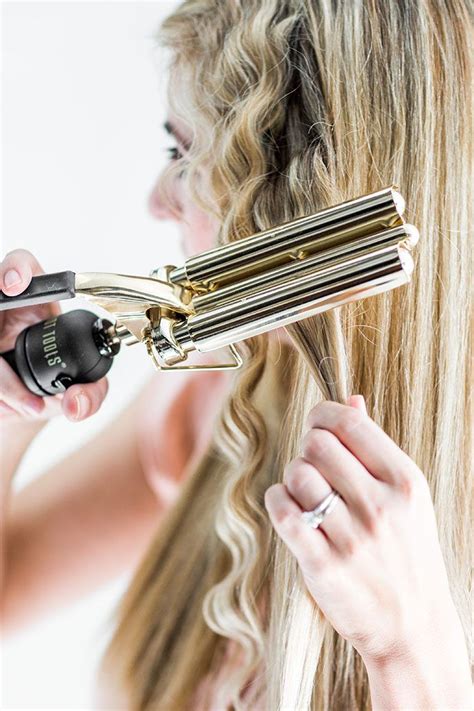 How To Add A Modern Crimp To Your Hair At Home Glitter Guide Medium Hair Styles Hair Styles