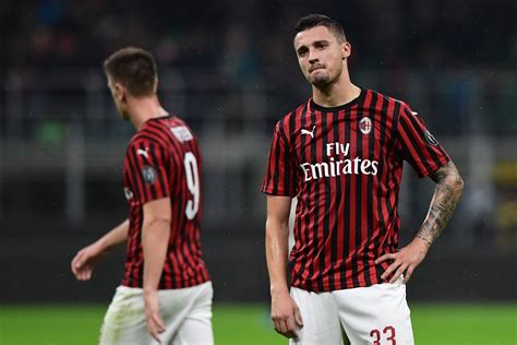 Visit the ac milan official website: AC Milan: une perte record en 2018 de près de 150 millions ...