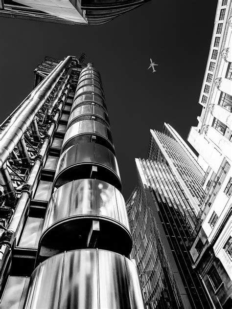 Lloyds is known for the awesome architecture, it is said the building was designed 'inside out' to allow for the extensive open. Lloyds of London building by Phil Bird LRPS CPAGB on 500px | London buildings, Lloyd's of london ...