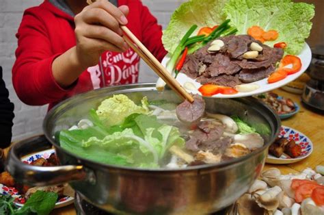 tourist s guide to vietnamese cuisine must try dishes joys of traveling
