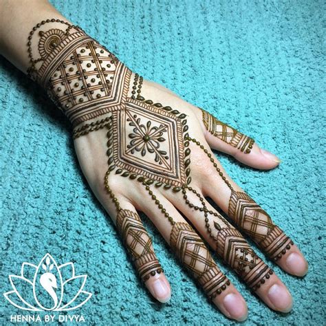 25 Easy And Beautiful Mehndi Designs For You To Shine The Brightest