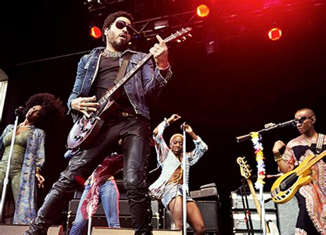 Lenny Kravitz Flashes Penis During Concert After Splitting His Pants