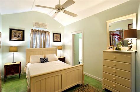 Simple White Cottage Bedroom Furniture Blends In Perfectly With
