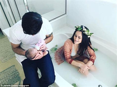 Jenelle Evans Debuts Daughter With David Eason Online Daily Mail Online