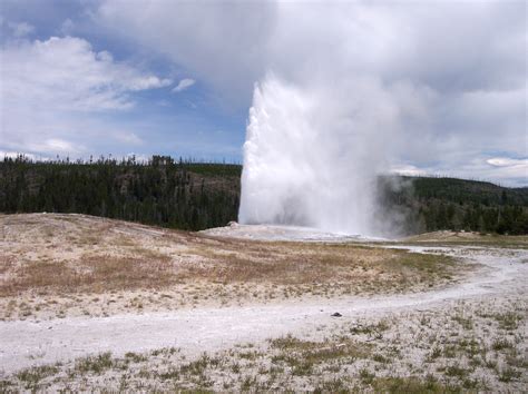Majestic Photos Of Yellowstone National Park In Wyoming Boomsbeat