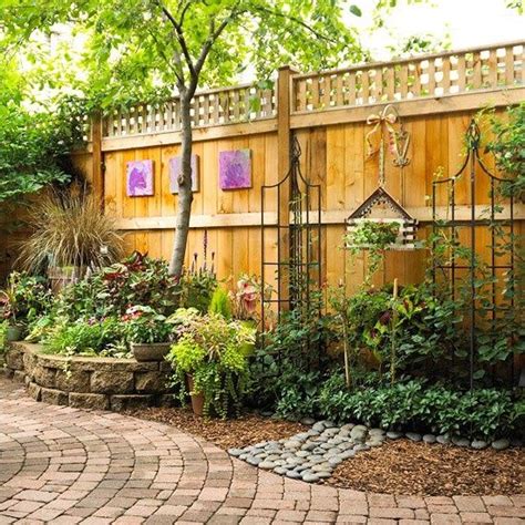 Interesting Ways To Dress Up A Fence I Never Like Looking At Just The