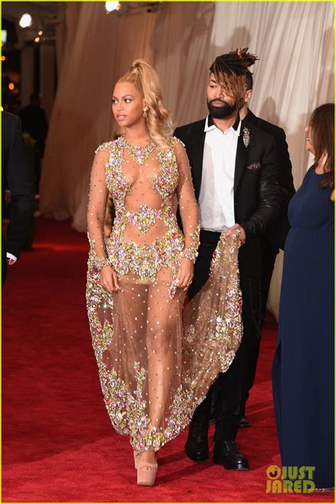 Beyonce Goes Sheer In Racy Met Gala 2015 Look Photo 3362922 Beyonce Knowles Pictures Just