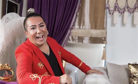 Fenomen isim, sosyal medyada 18 ay askerlik yaptığını da açıkladı. Murat Övüç Kimdir?