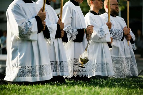 Esto Es Lo Que Debe Estudiar Un Hombre Que Quiere Ser Sacerdote