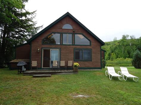 We also have large lakefront cabins for family vacations and group rentals in east tennessee. 10 Moosehead Lake Cabins You Can Rent | Maine Getaways ...
