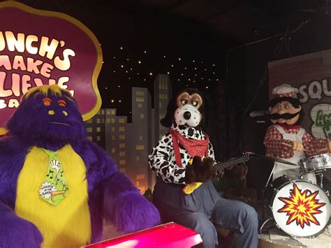 Chuck E Cheeses Beginning To Retire Animatronic Bands The Buffalo News