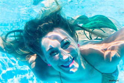 Girl Diving Underwater In Swimming Pool Stock Photo 549614 Crushpixel