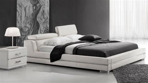 Hera White Leather Platform Bed Zuri Furniture