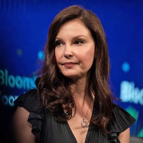 Ashley Judd Is In Icu After Shattering Her Leg In An Incredibly