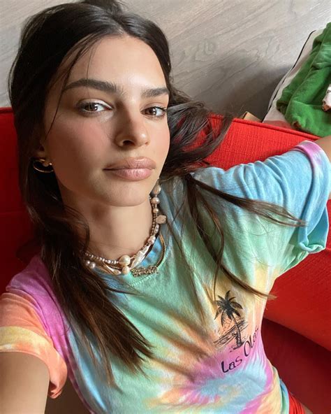 Emily Ratajkowski Pretty Selfie Hot Celebs Home