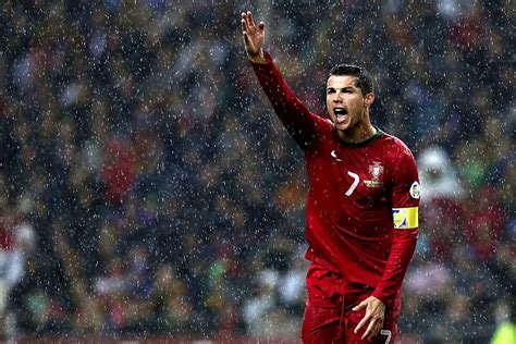 Piłka Nożna Cristiano Ronaldo Portugalczyk Tapety Hd Wallpaperbetter
