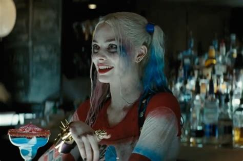 Margot Robbie S Harley Quinn Strips Off Into Underwear In New Suicide