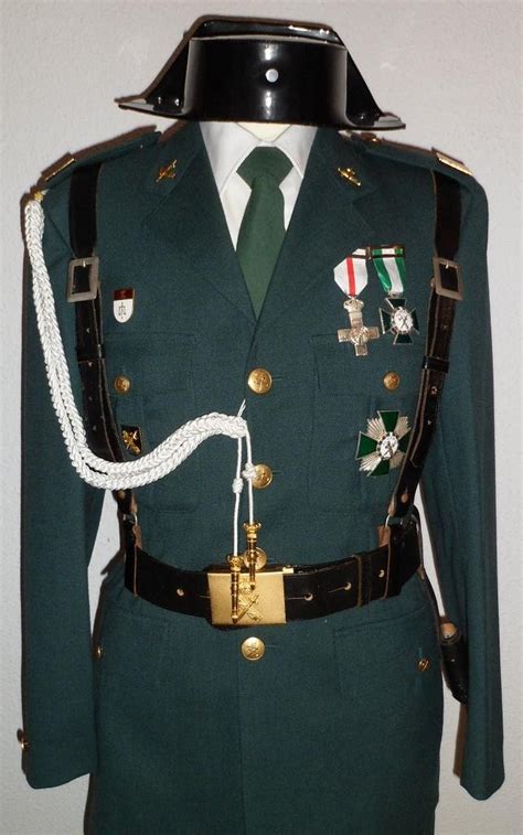 uniformes españoles contemporáneos del ejército español sargento alumno de la guardia civil