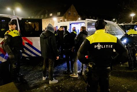 Opnieuw Onrustig In Den Haag 19 Mensen Aangehouden