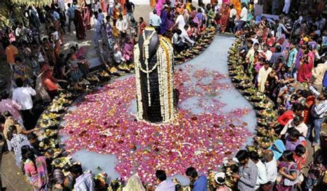 Maha shivratri is largely celebrated in all over india by hindu community. Maha Shivratri Festival in India - Shivratri 2020 | Tour ...