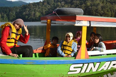 Catatan Komunikasi: (Billingual) Bandung, the Most Beautiful Place to